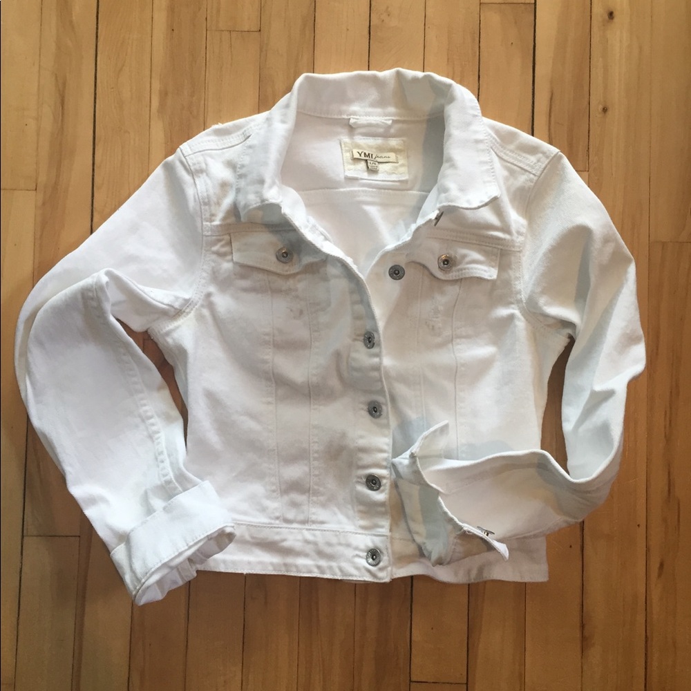 🌼 3/$25 Distressed white denim jacket